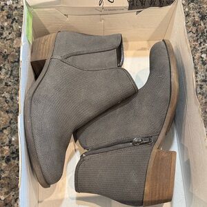 Womens Gray Ankle Boots with Side Zipper